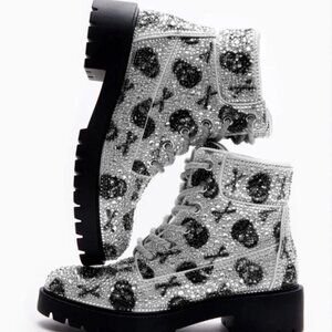 Betsey Johnson Silver Skull Boots! Size 8